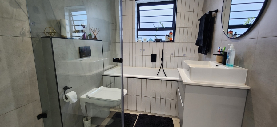 To Let 2 Bedroom Property for Rent in Parklands North Western Cape